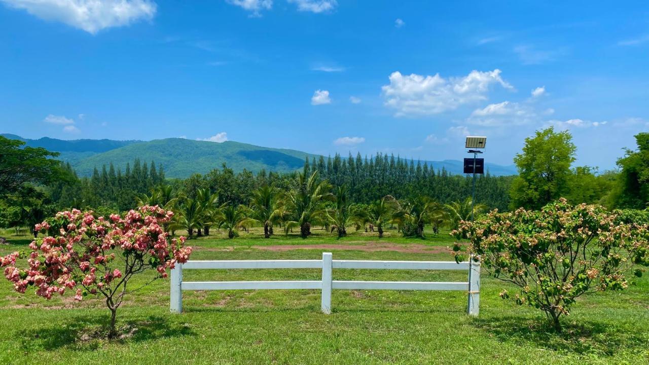 ไร่วิวทิวเขา ลานกางเต็นท์ ฟาร์มสเตย์ Ban Nong Tum Exterior photo